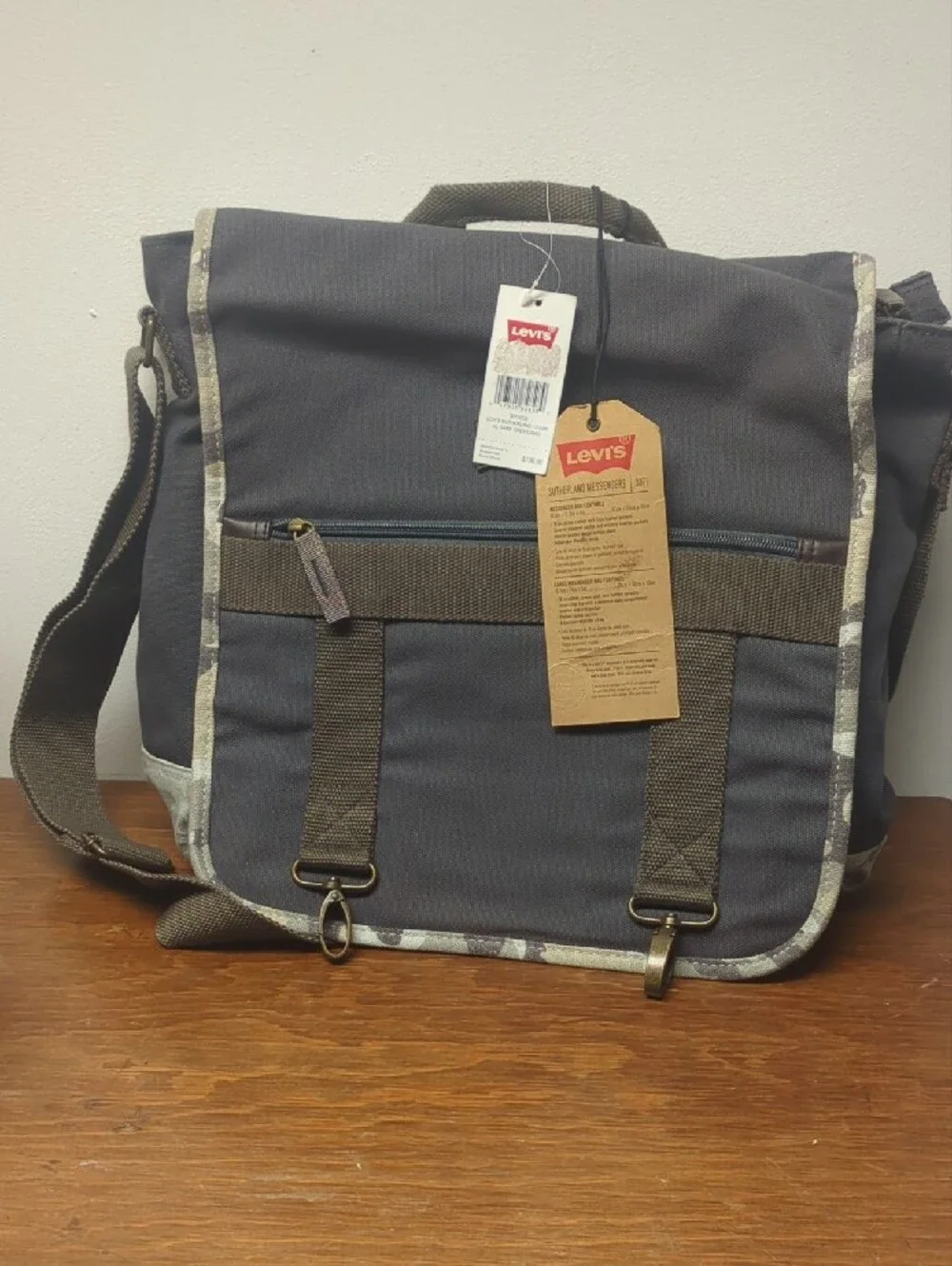 Levi's Gray Canvas Messenger Bag Camouflage Edge Sutherland Messenger Laptop Bag